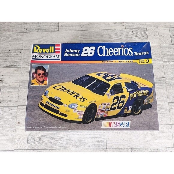 1998 Revell Monogram NASCAR Johnny Benson TAURUS Model Kit 1/24 - Picture 1 of 6